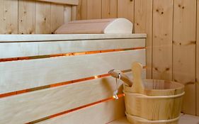 La Catedral - Zen Garden Apartment With Private Sauna & Jacuzzi, Old Town Gdansk